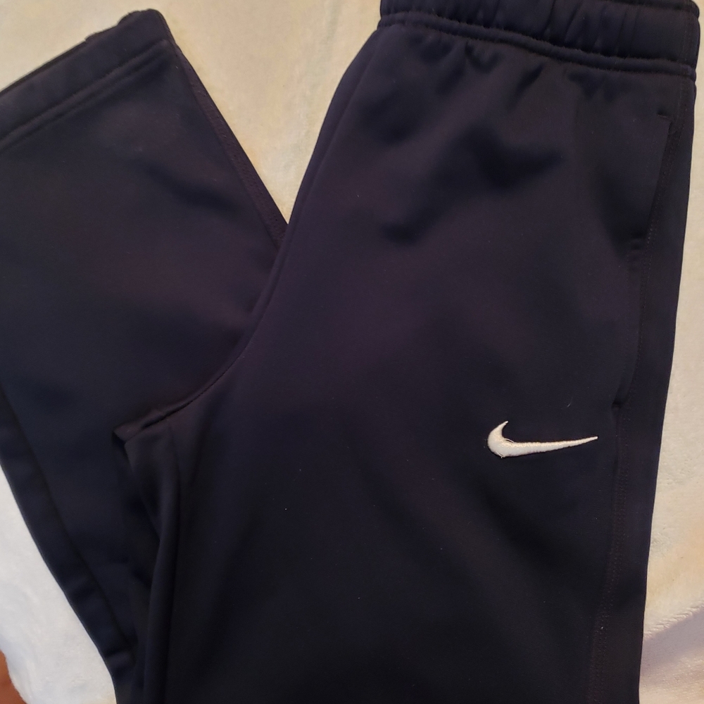 Boys Nike joggers.             1